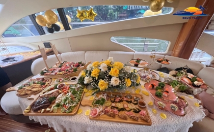 Tận Hưởng Biển Cả với Dịch Vụ Cho Thuê Du Thuyền Tại Sài Gòn