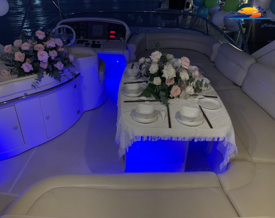 Du thuyền AZIMUT 62 (LUXURY)